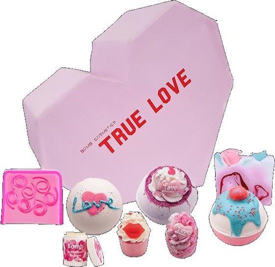 BOMB COSMETICS True Love Gift Box zestaw kosmetyk w Kula Musuj ca 3szt Myde ko Glicerynowe 2szt Ma lana Babeczka 2szt Balsam do ust