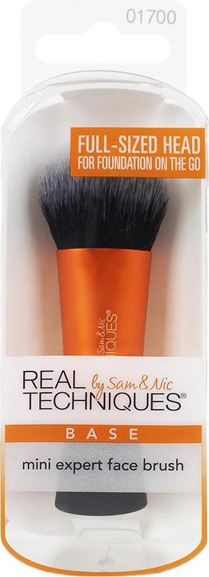 Real Techniques Mini Expert Face Brush