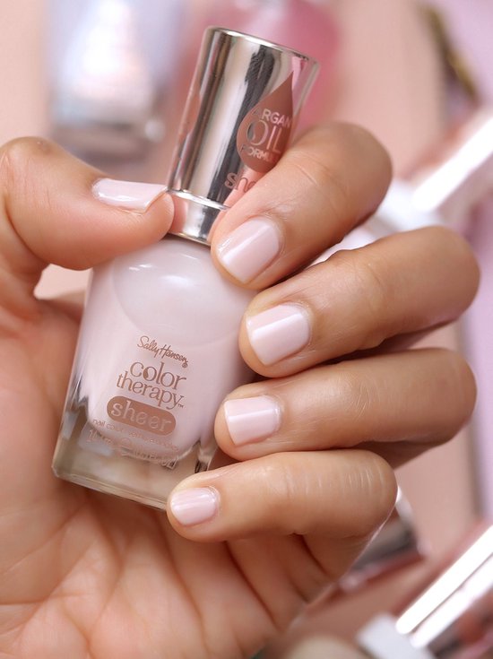 Sally Hansen Color Therapy Argan Oil Formula - 539 Bare Kiss - Nagellak - Roze - 14.7 ml